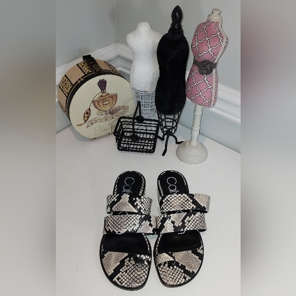 Calvin Klein Multi Colored Snake Print Peggy Sandal Like New - Picture 4 of 8